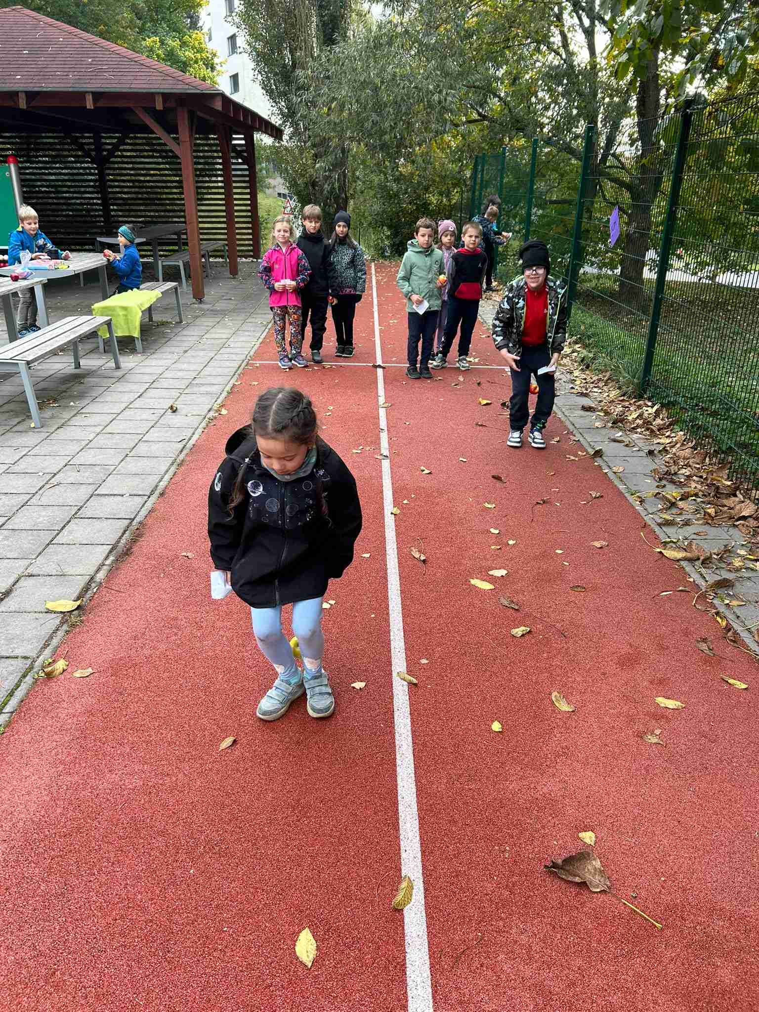 ŠD - Jablíčkobraní na školním hřišti