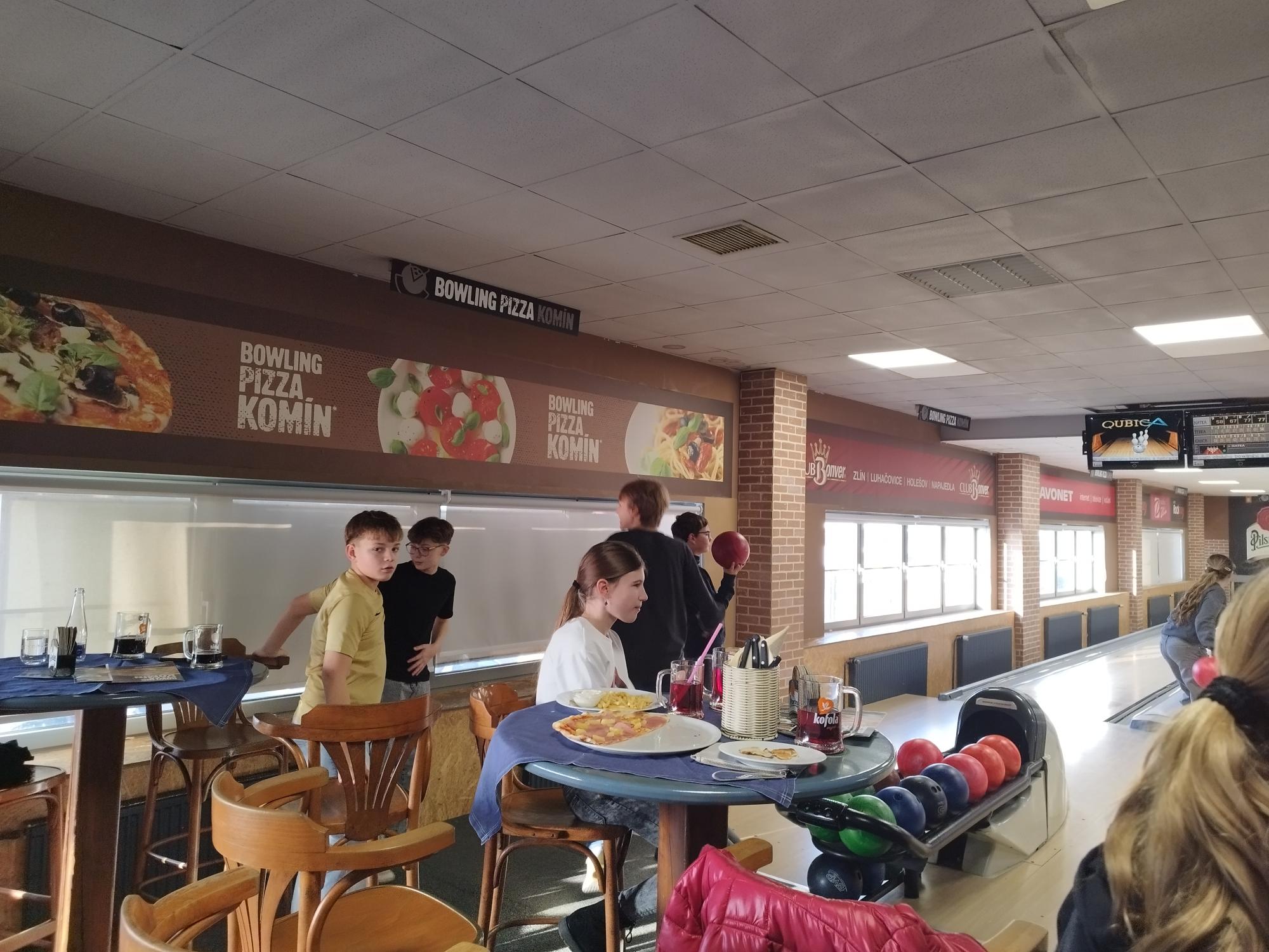 Další body se nám hromadí – turnaj tříd v bowlingu