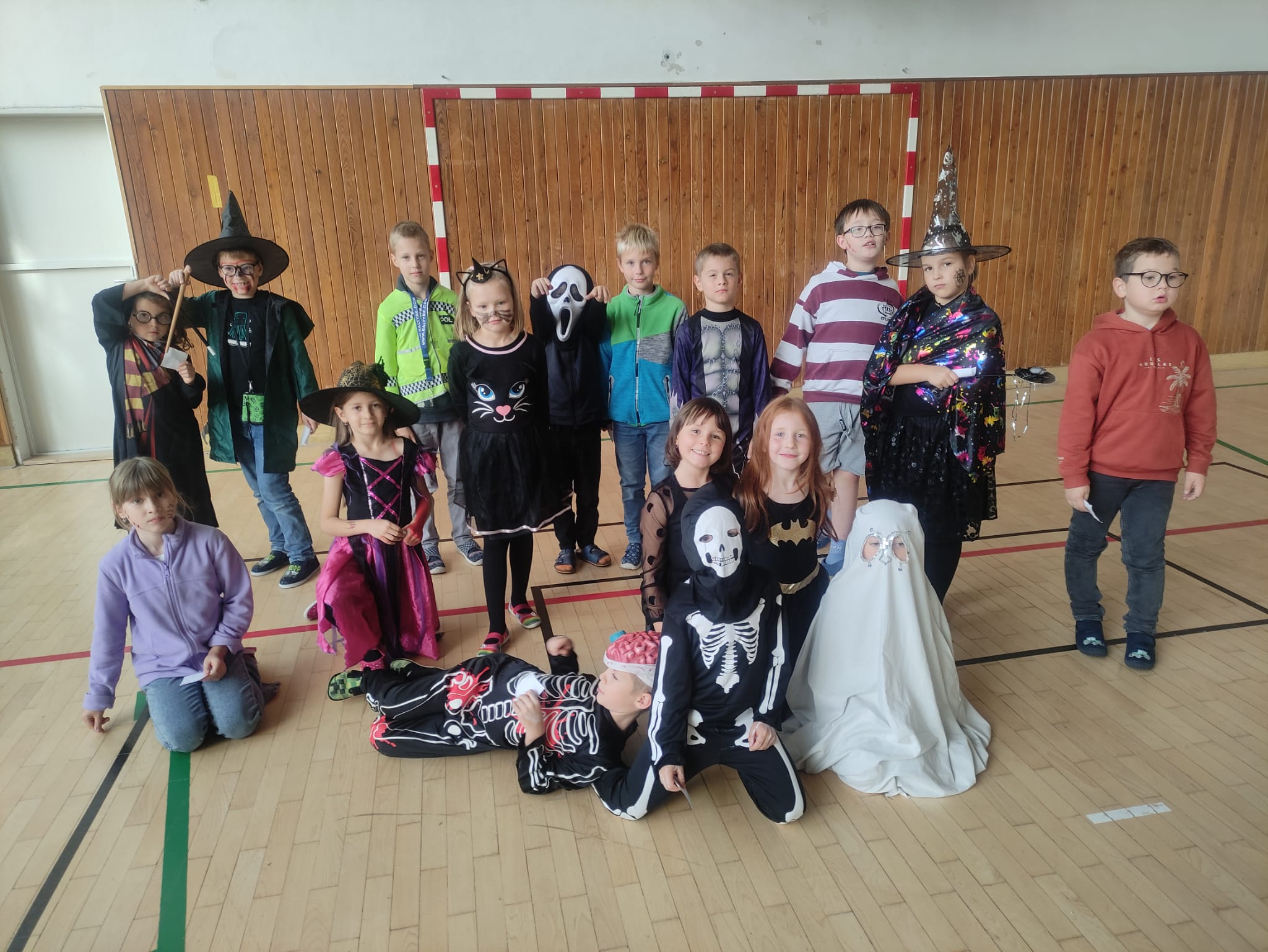 ŠD - Halloweenský rej ve školní tělocvičně