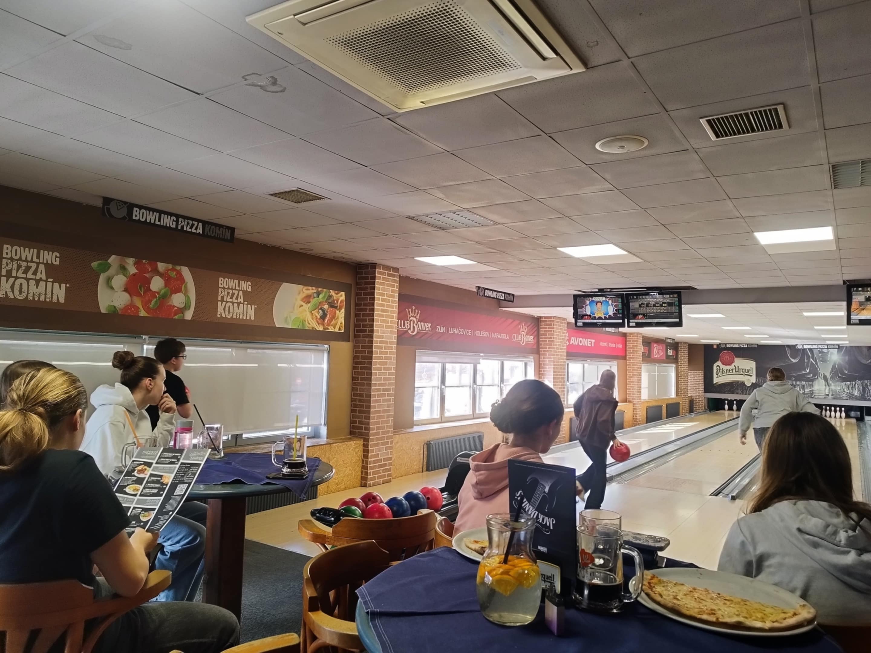 Turnaj v bowlingu se blíží ke konci