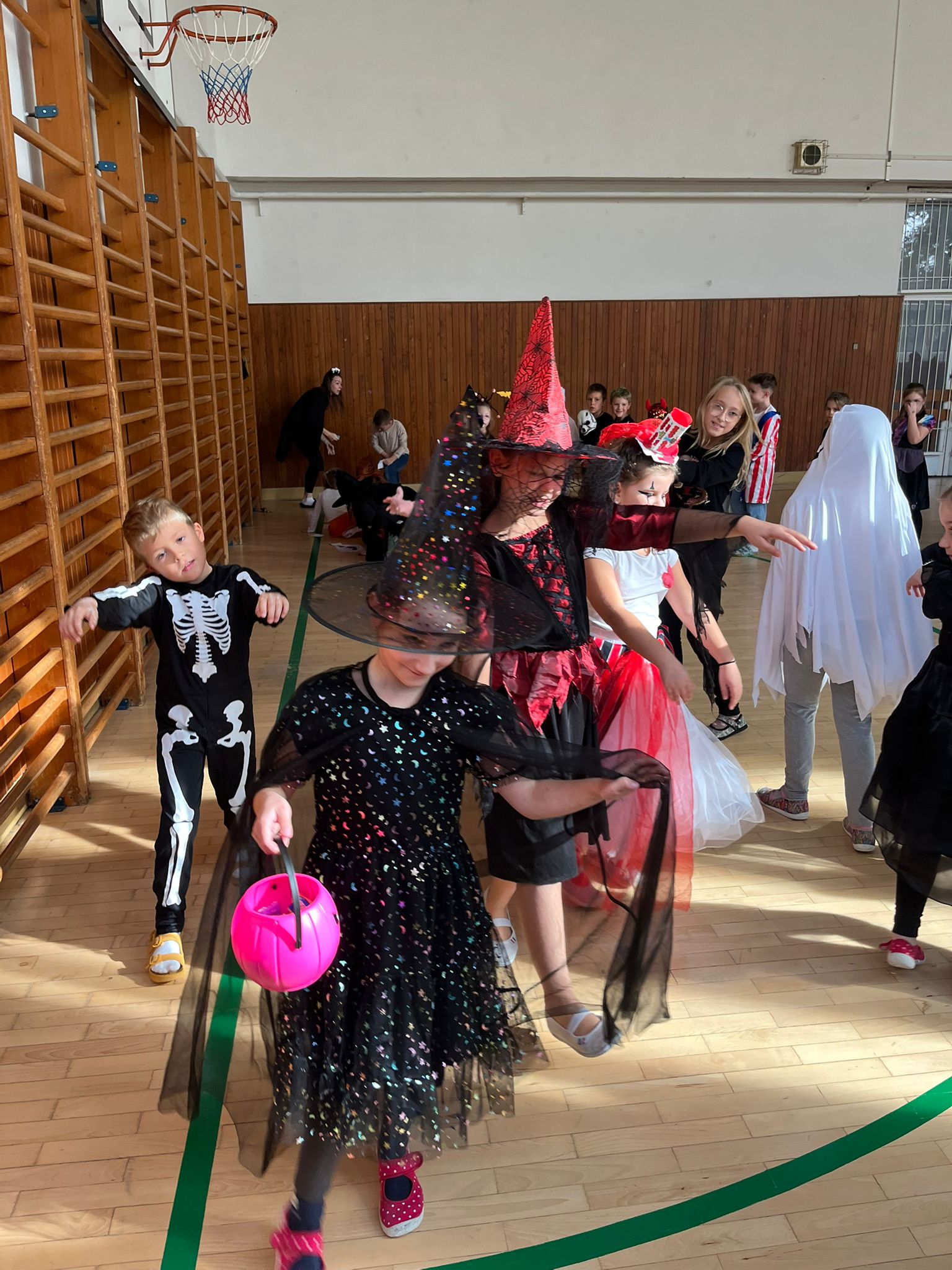 ŠD - Halloweenský rej ve školní tělocvičně