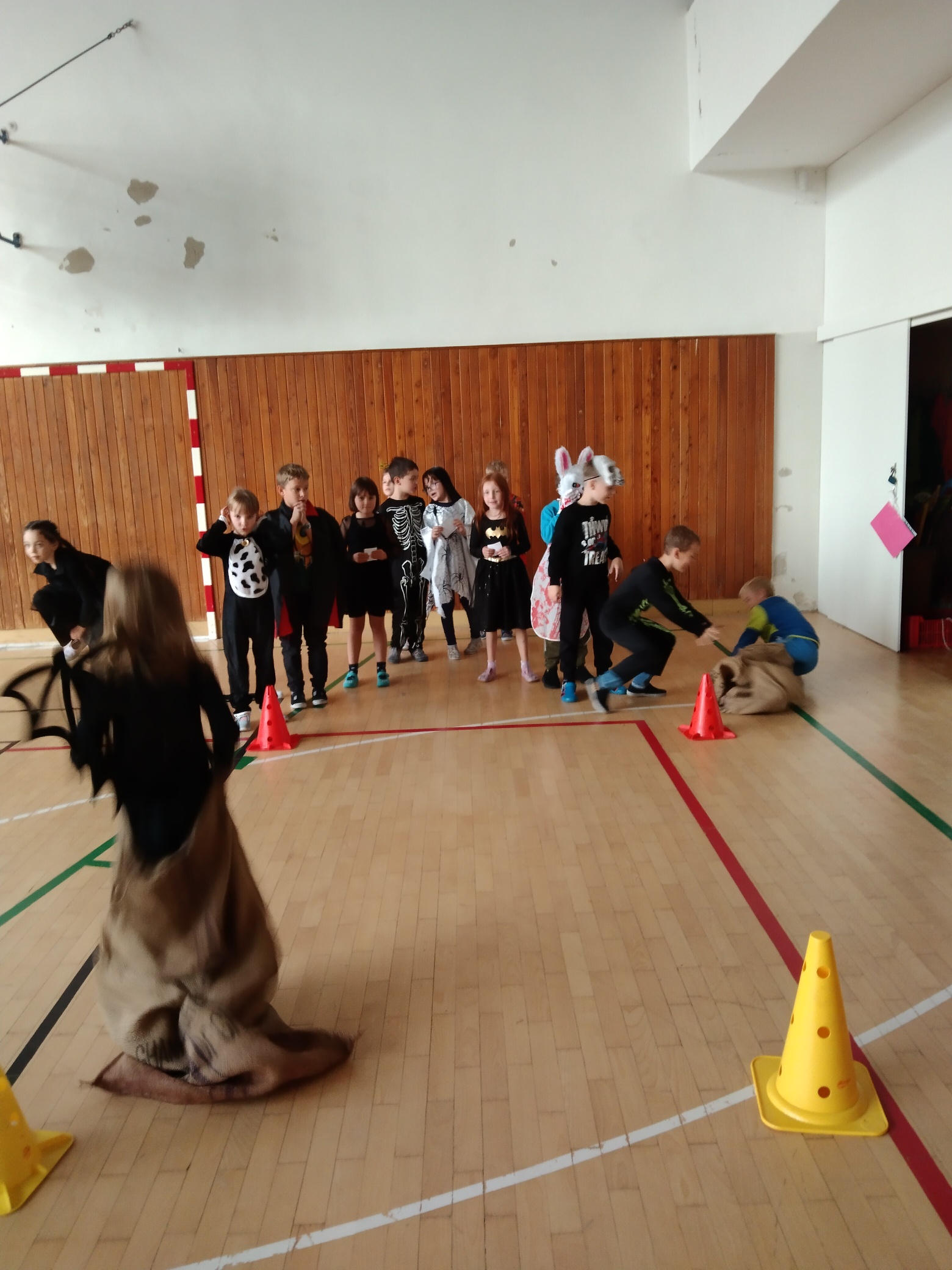 ŠD - Halloweenský rej ve školní tělocvičně