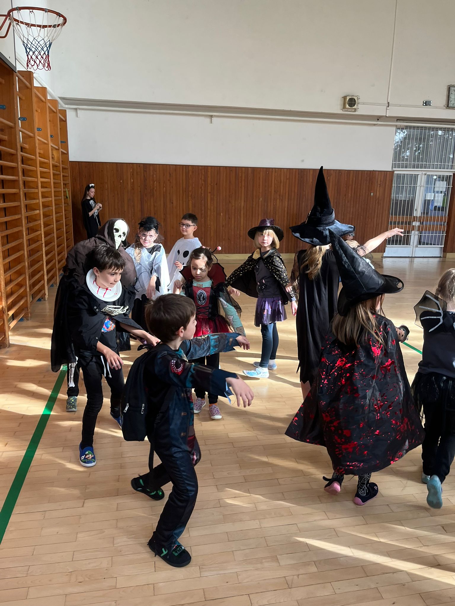 ŠD - Halloweenský rej ve školní tělocvičně