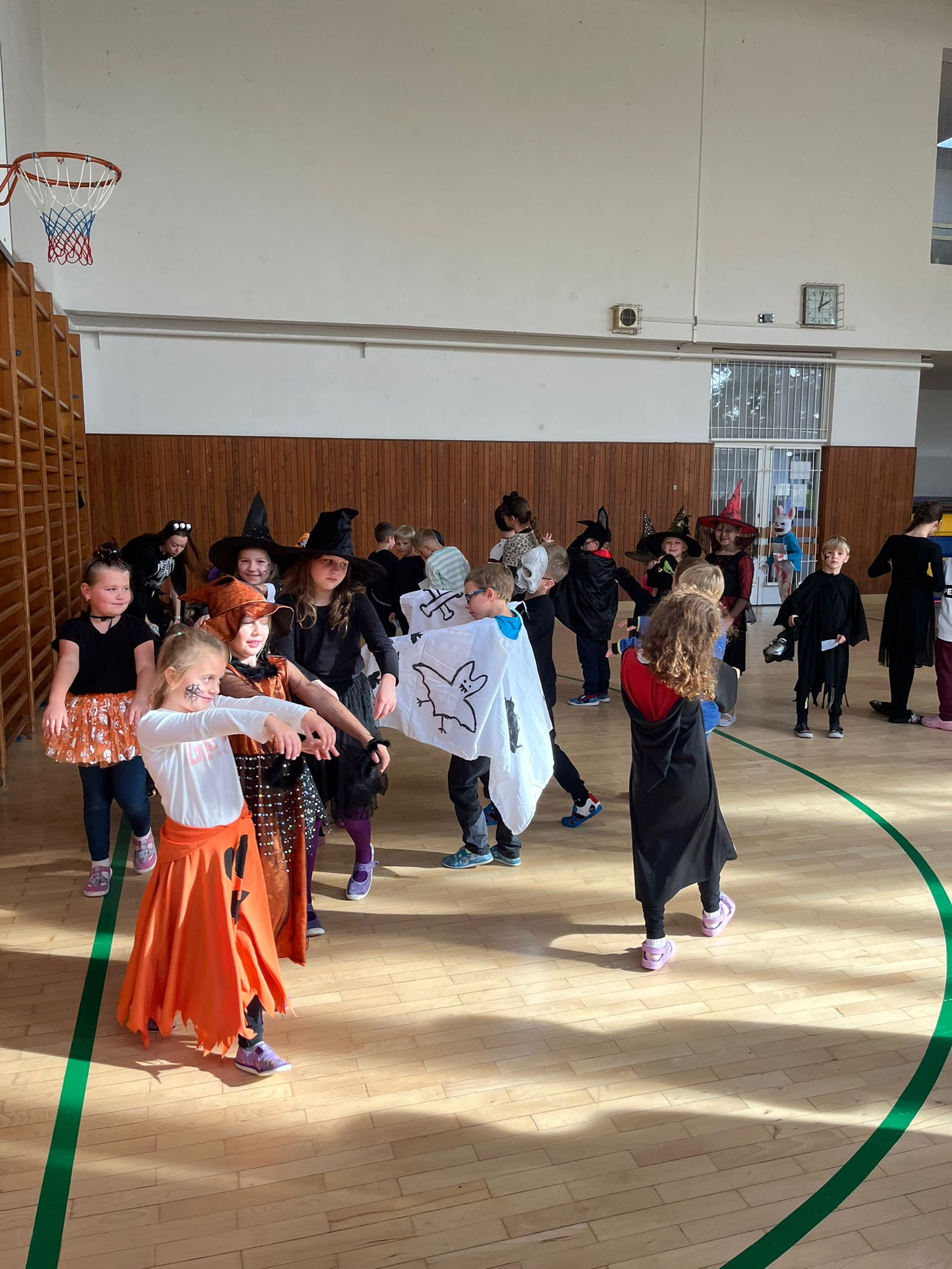 ŠD - Halloweenský rej ve školní tělocvičně