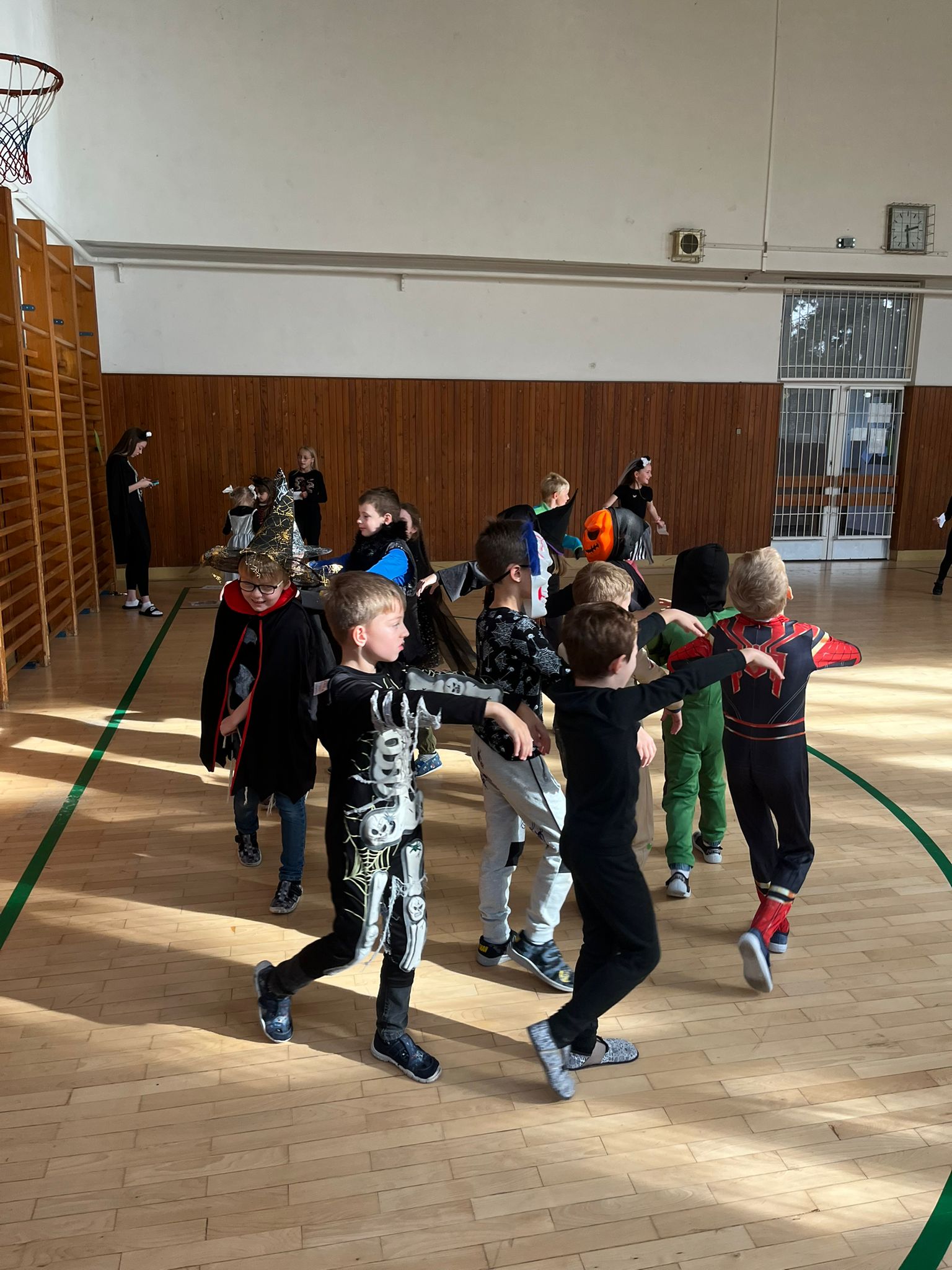 ŠD - Halloweenský rej ve školní tělocvičně