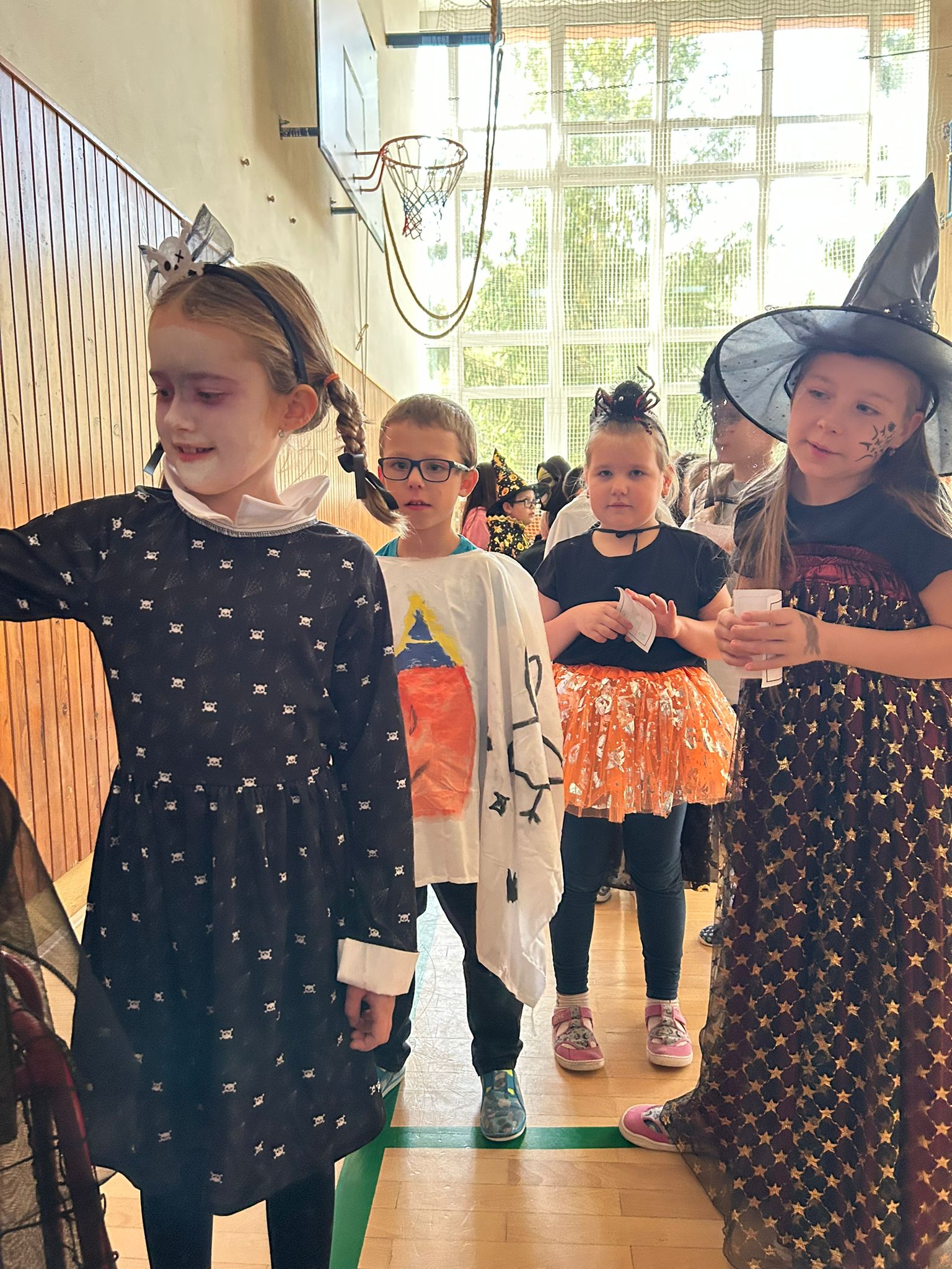 ŠD - Halloweenský rej ve školní tělocvičně