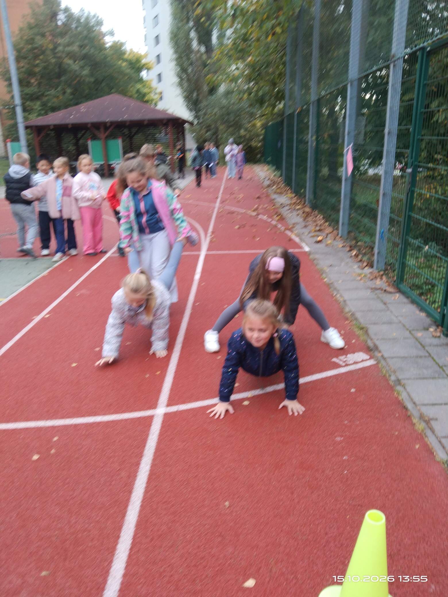 ŠD - Jablíčkobraní na školním hřišti