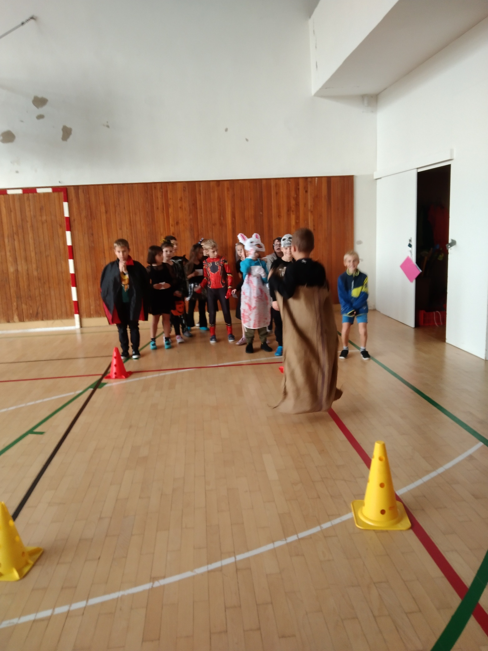 ŠD - Halloweenský rej ve školní tělocvičně