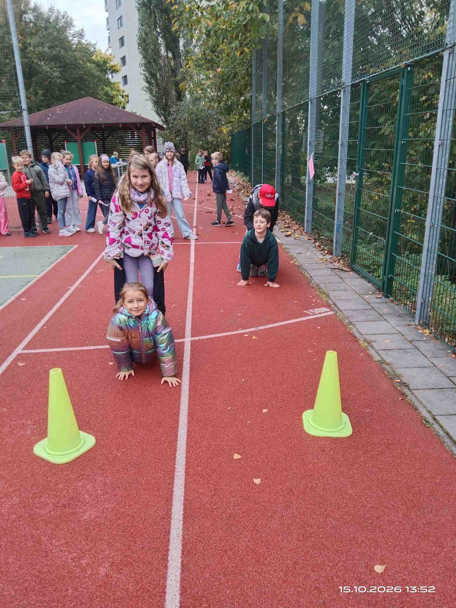ŠD - Jablíčkobraní na školním hřišti