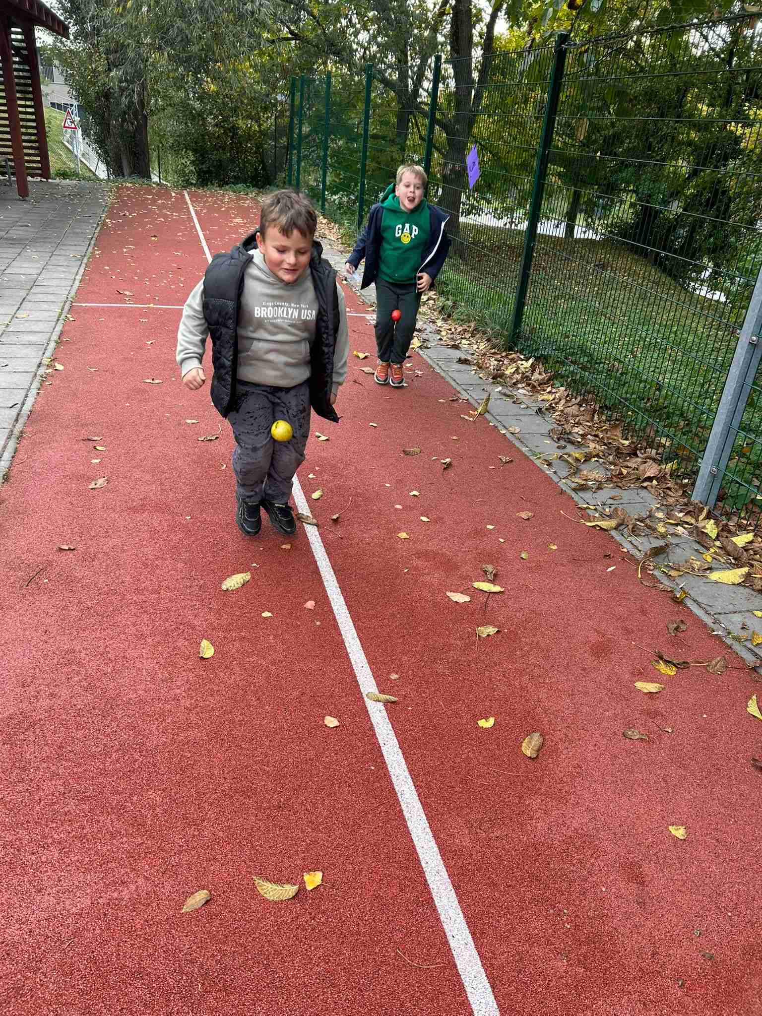 ŠD - Jablíčkobraní na školním hřišti