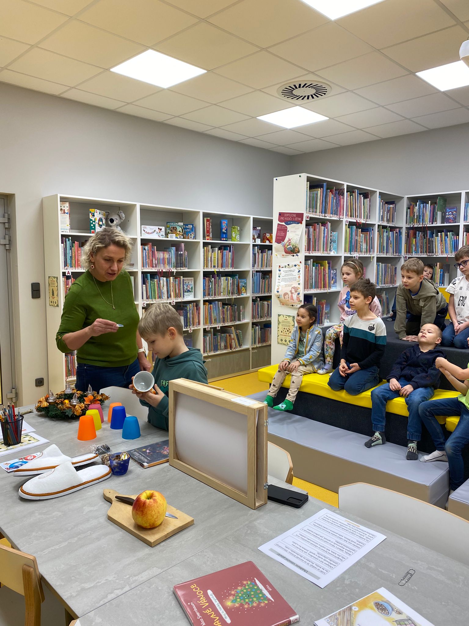 ŠD - Vánoční program v knihovně 2. a 6. oddělení 