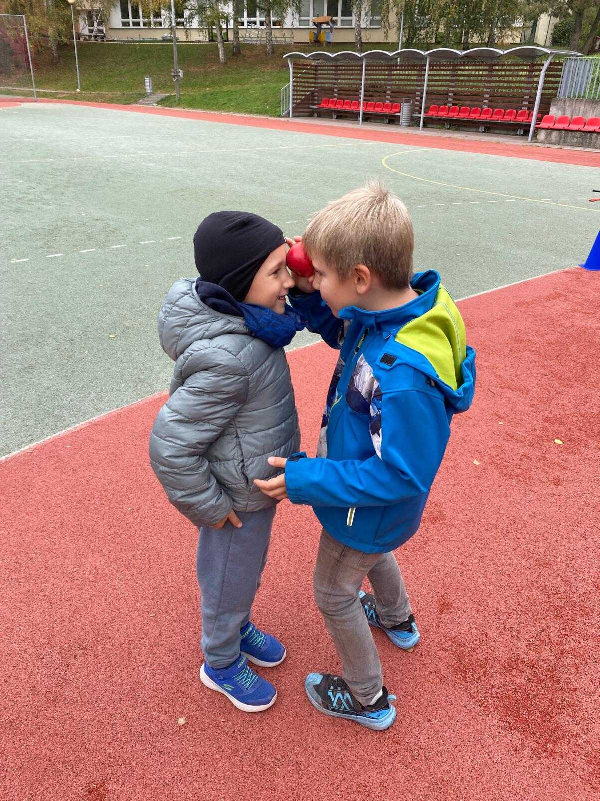 ŠD - Jablíčkobraní na školním hřišti