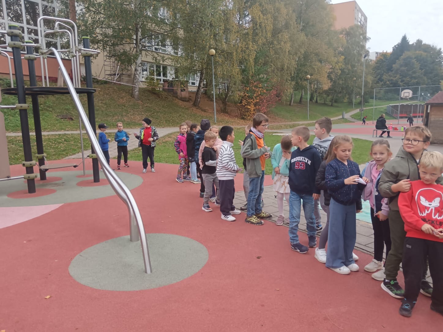 ŠD - Jablíčkobraní na školním hřišti