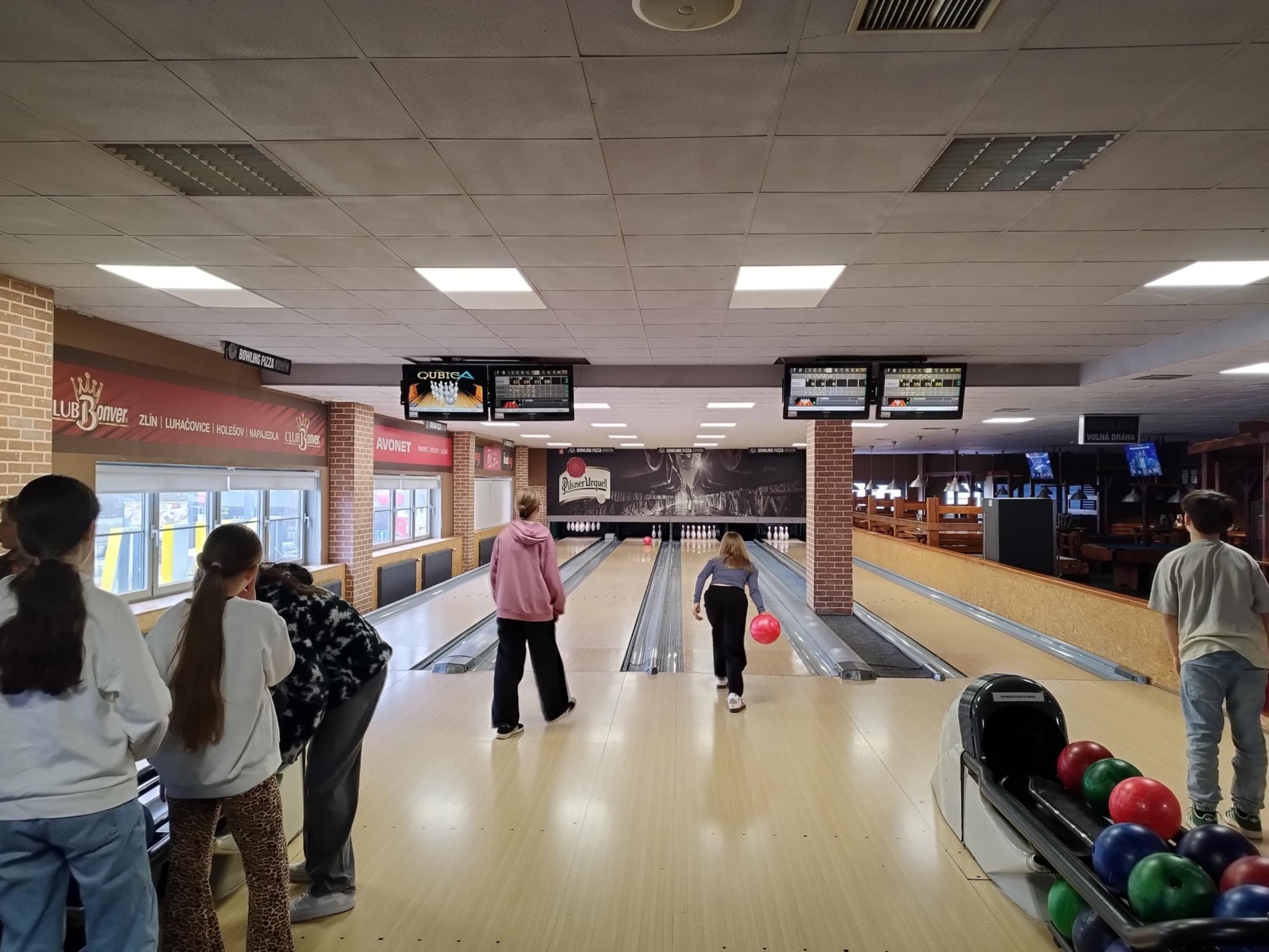 Turnaj v bowlingu se blíží ke konci