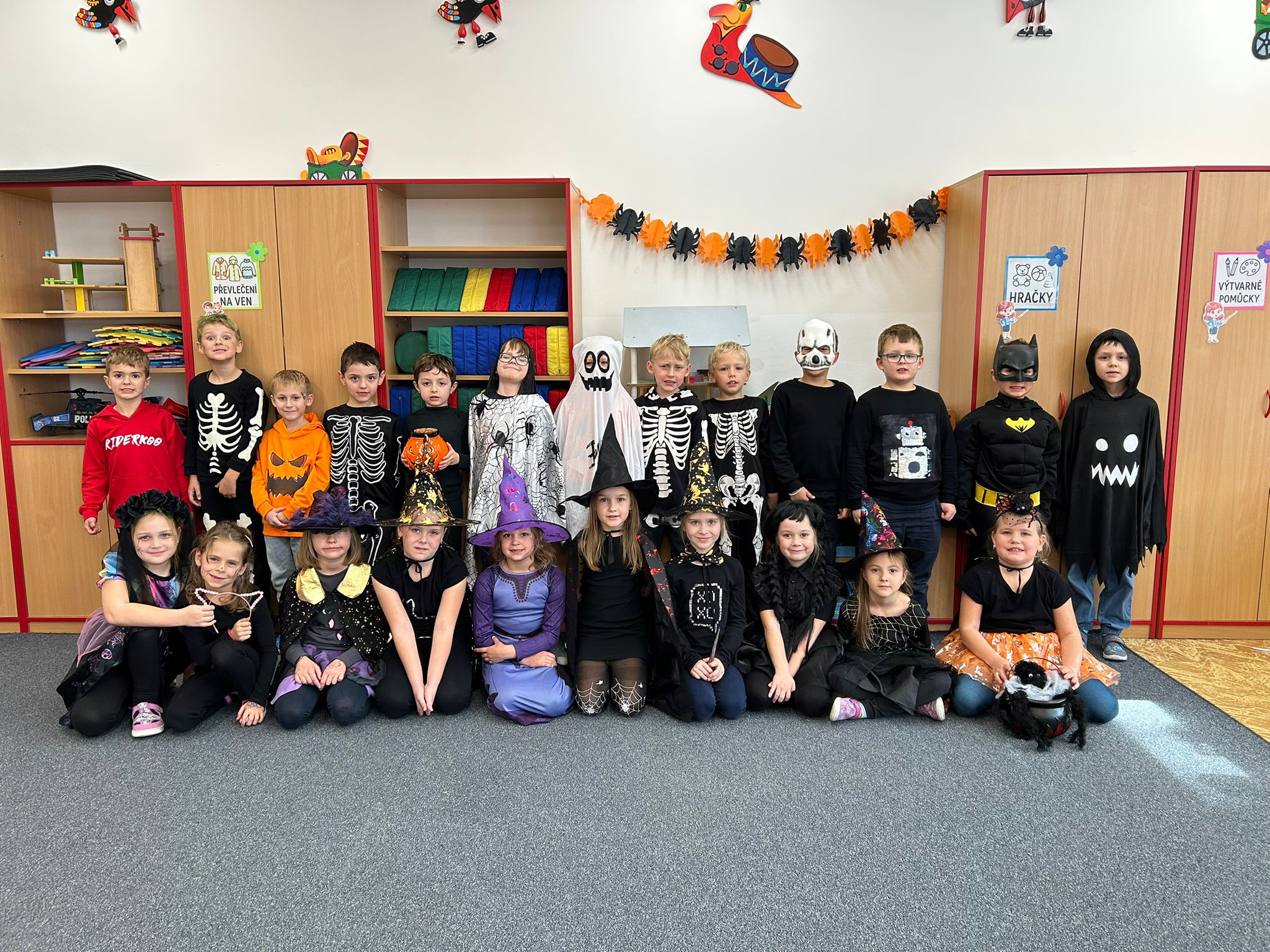 ŠD - Halloweenský rej ve školní tělocvičně