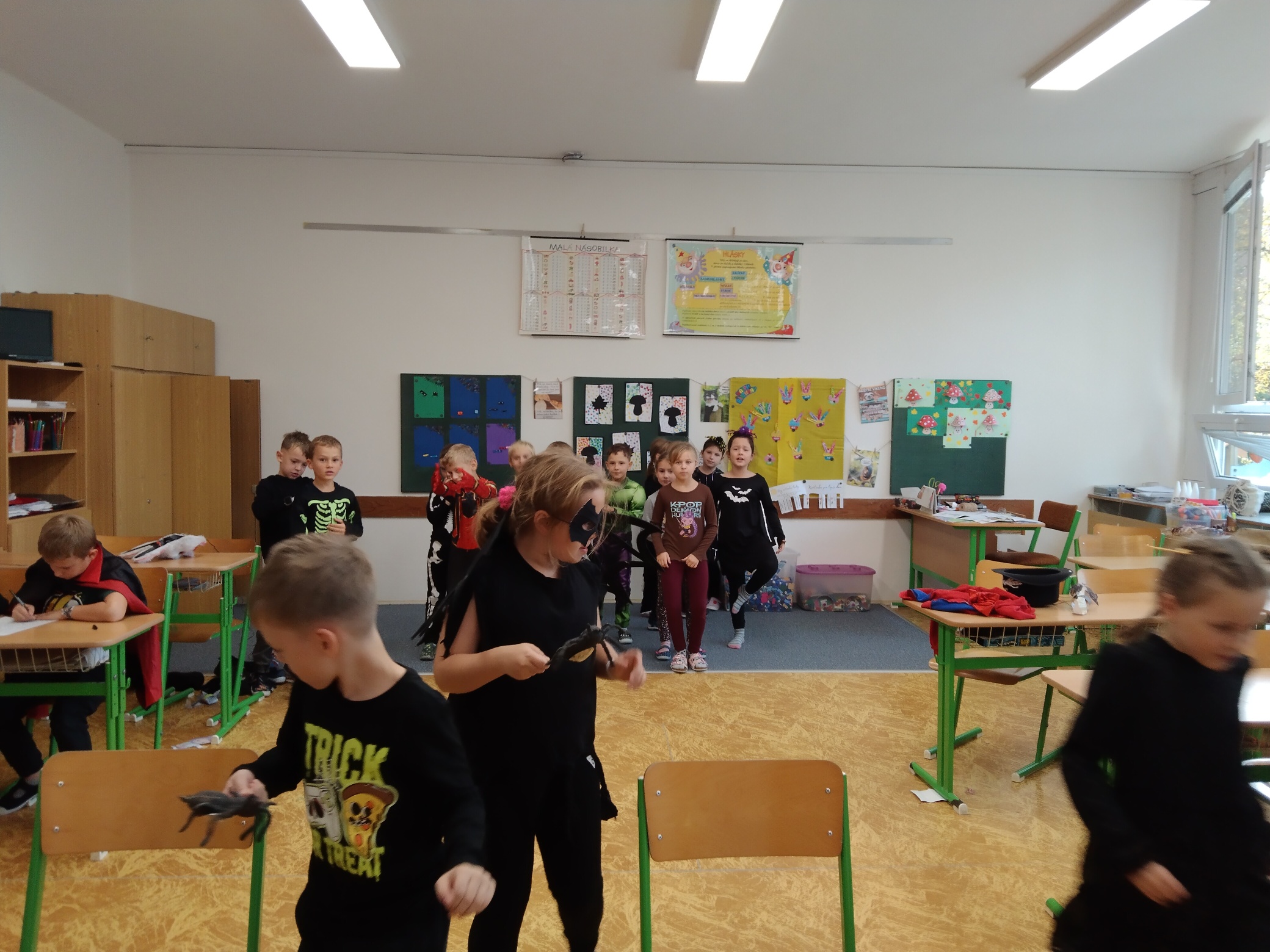 ŠD - Halloweenský rej ve školní tělocvičně