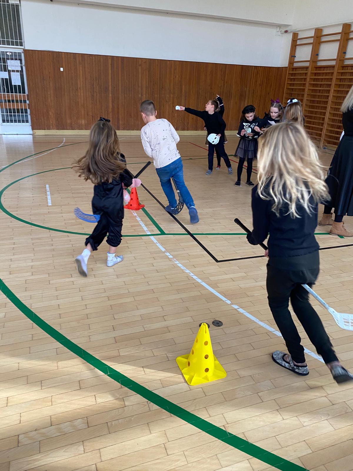 ŠD - Halloweenský rej ve školní tělocvičně