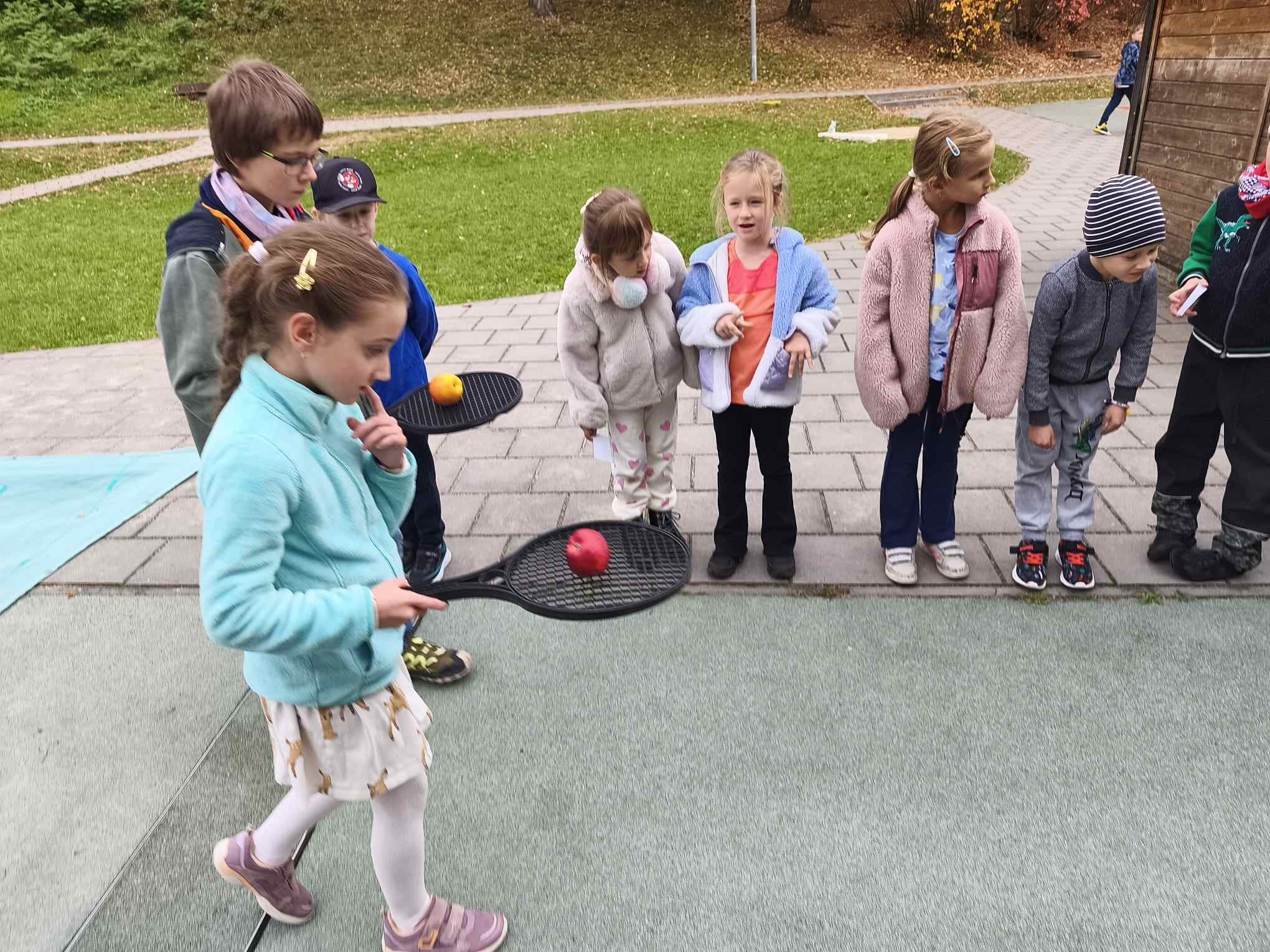 ŠD - Jablíčkobraní na školním hřišti