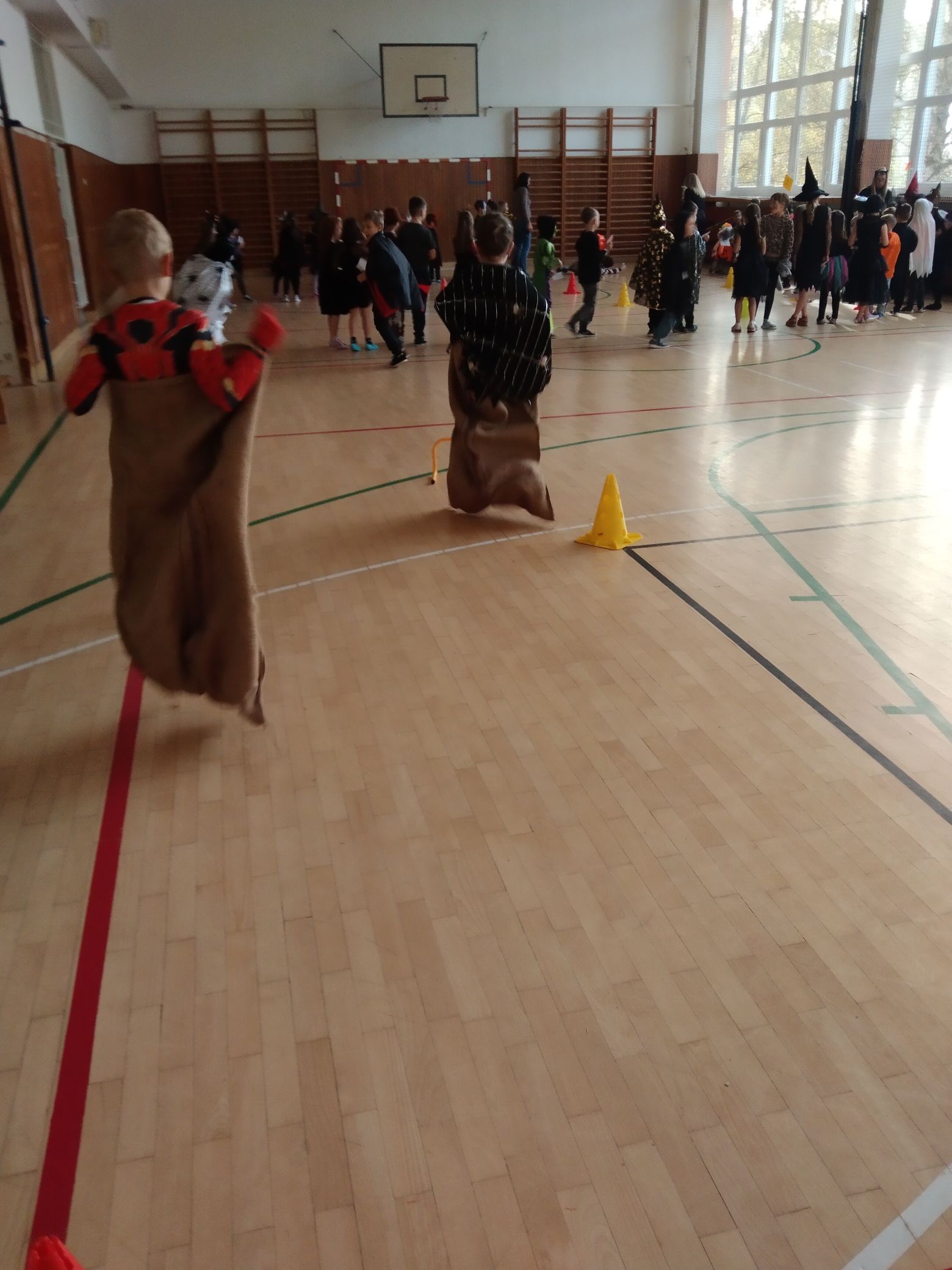 ŠD - Halloweenský rej ve školní tělocvičně
